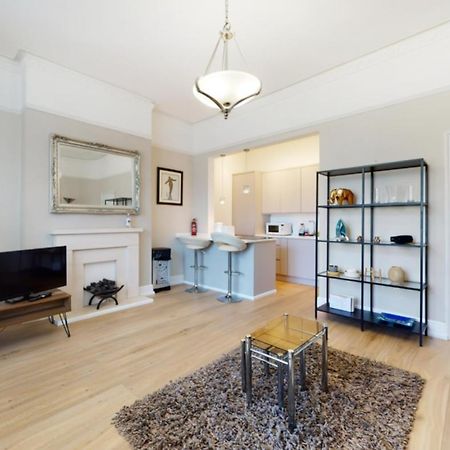 Super 1 Bedroom Flat In Hendon Near Middlesex University With Private Parking Exterior foto